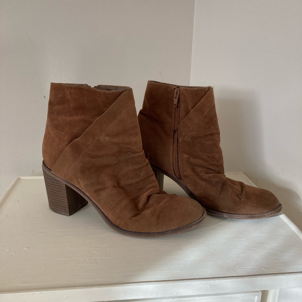 Universal Thread Faux Suede Boots Size 10
